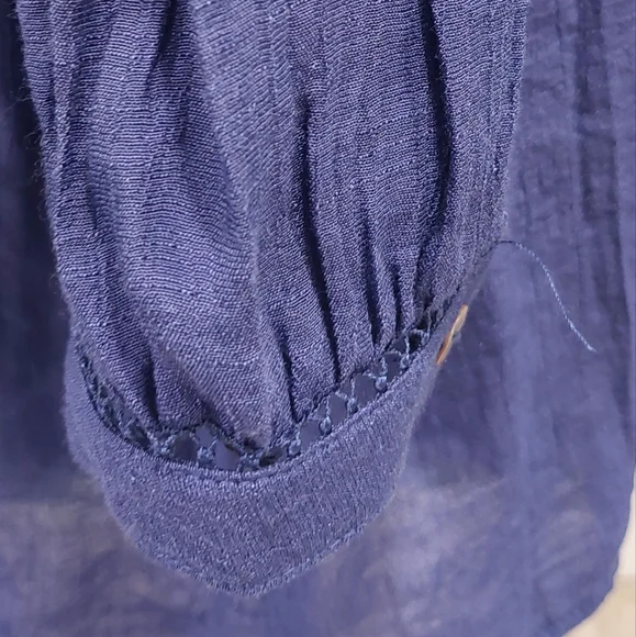 Chic Navy Lace Detail Blouse - Picture 5 of 7